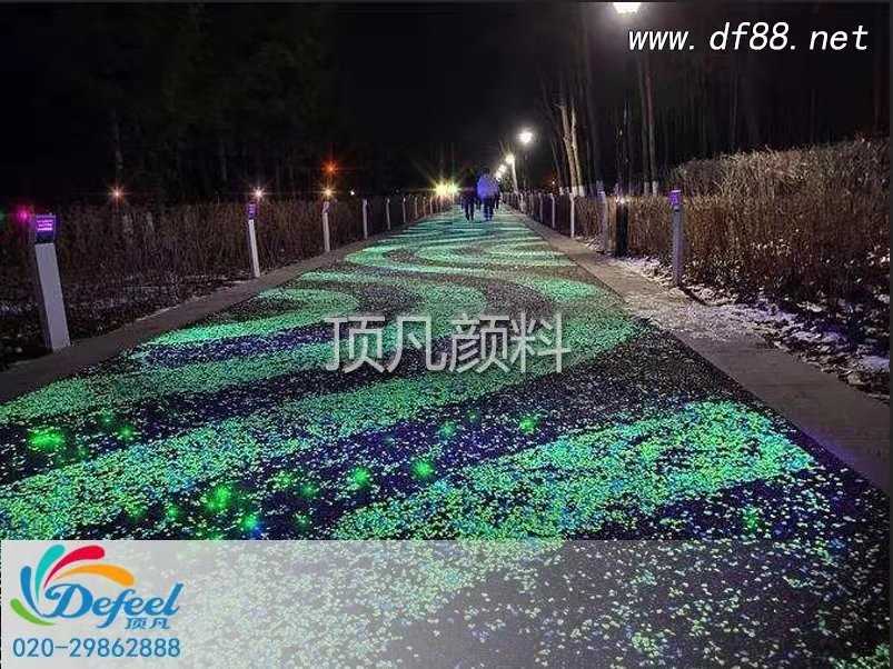 夜光粉的巧妙使用可以讓道路好看又實用